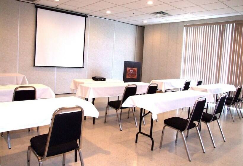 فندق Lakeland Inn