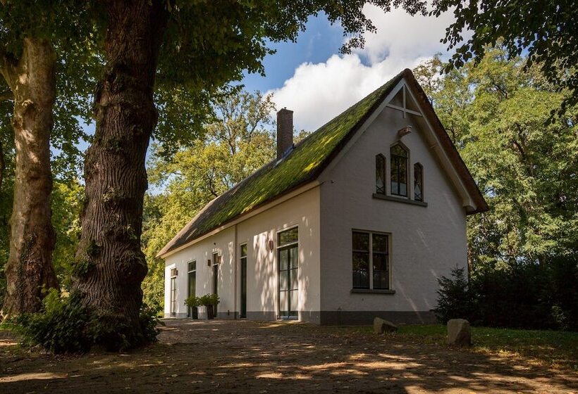هتل Landgoed Huis De Voorst