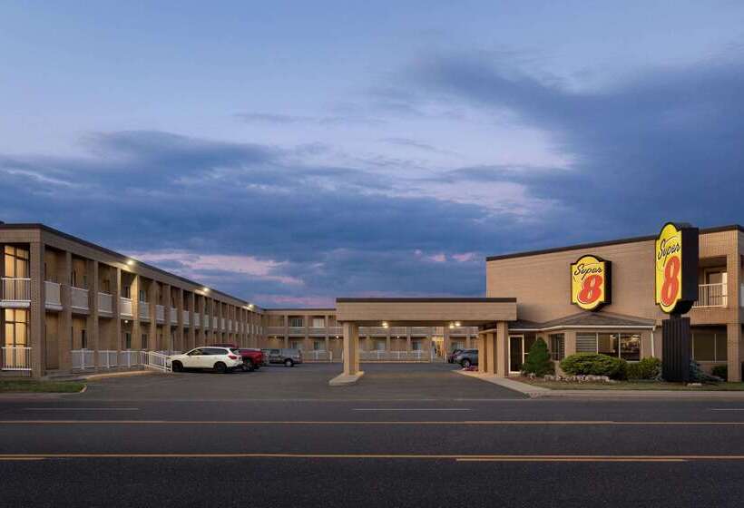 هتل Super 8 By Wyndham Windsor/dougall