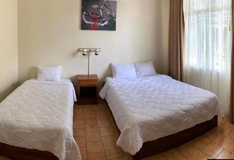 Отель & Villas Huetares