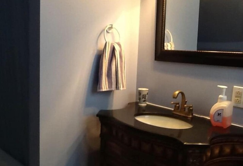 בית מלון כפרי Windspire Inn