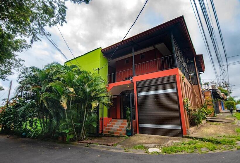 Melrost Airport Bed & Breakfast