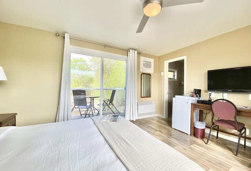La Plage Motel