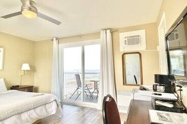 La Plage Motel