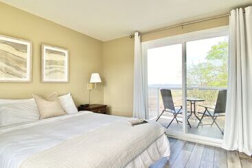 La Plage Motel