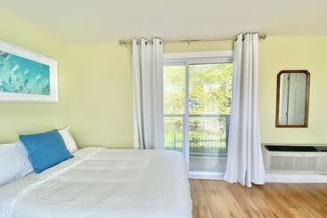 La Plage Motel