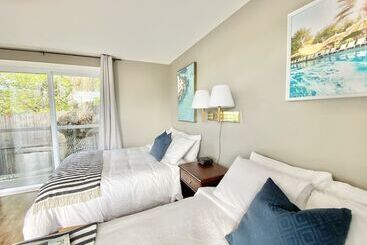 La Plage Motel