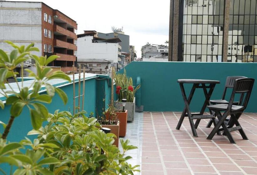 هاستل Golden Frog Manizales