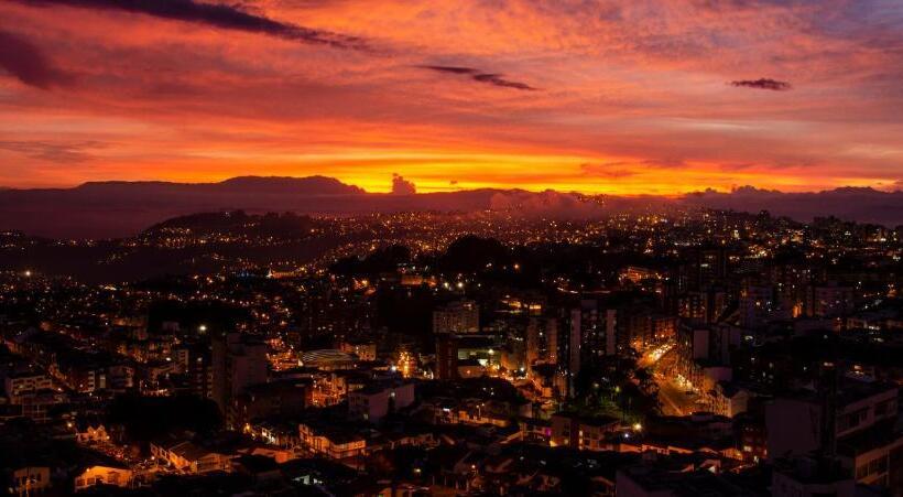 هاستل Golden Frog Manizales