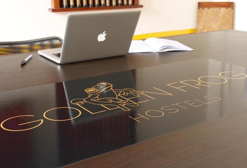 هاستل Golden Frog Manizales