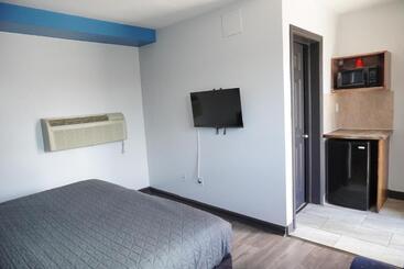 Crestwood Motel