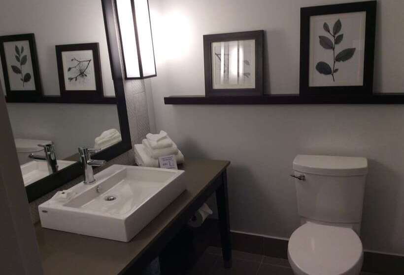 هتل Country Inn & Suites By Radisson, Belleville, On