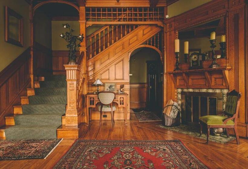 هتل Fairholm Boutique Inns