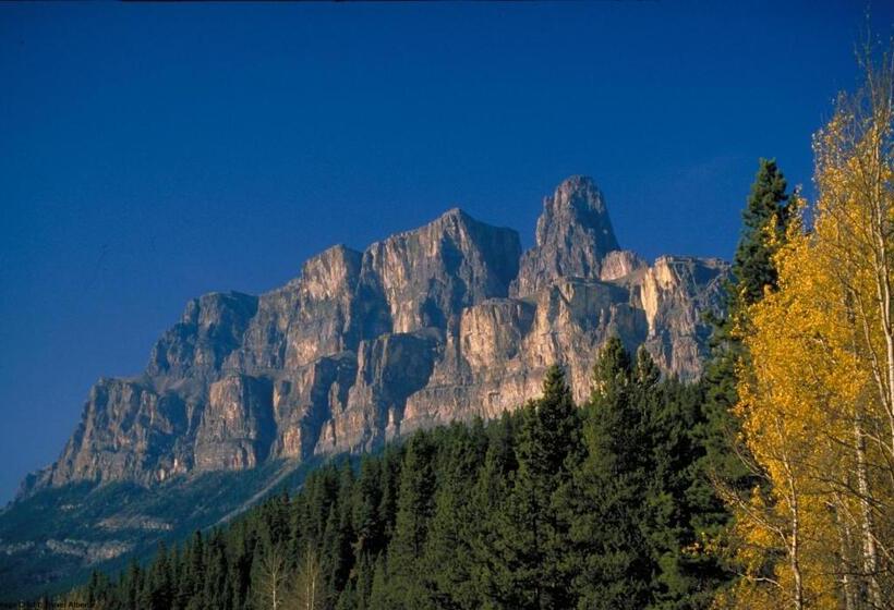 בית מלון כפרי Hi Castle Mountain Hostel