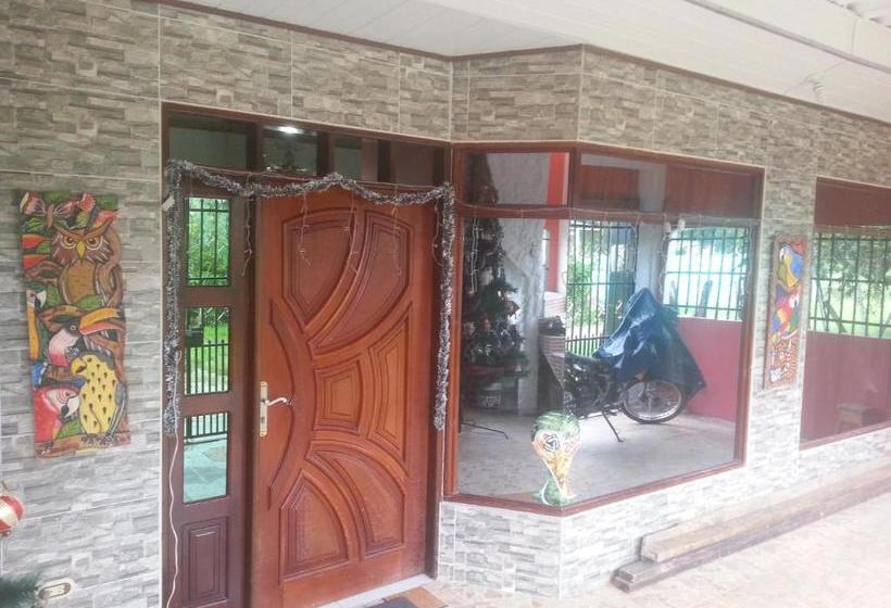 هتل Hostal Selvatrip
