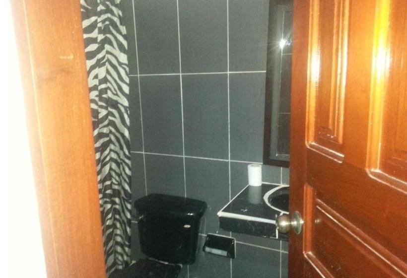 هتل Hostal Selvatrip