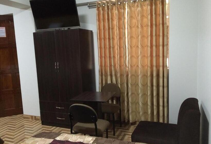هتل Hostal Gold Star
