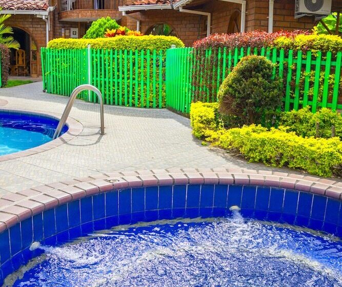 هتل Hostal San Jorge