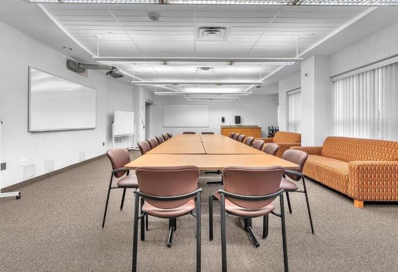 هتل Residence & Conference Centre   London
