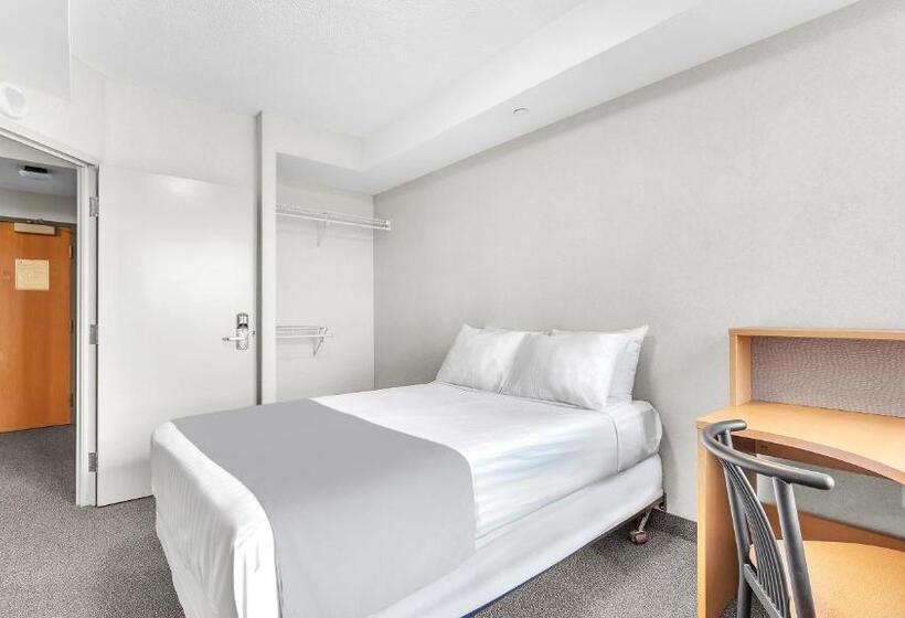 هتل Residence & Conference Centre London
