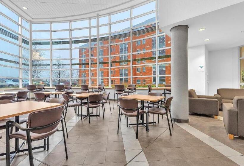 هتل Residence & Conference Centre   London