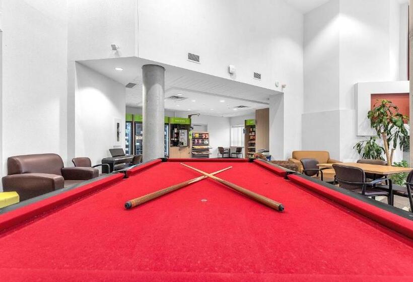 هتل Residence & Conference Centre   London