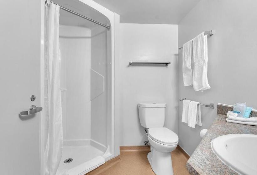 هتل Residence & Conference Centre   London