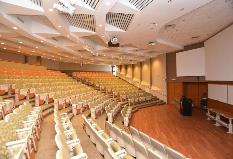 هتل Residence & Conference Centre   London