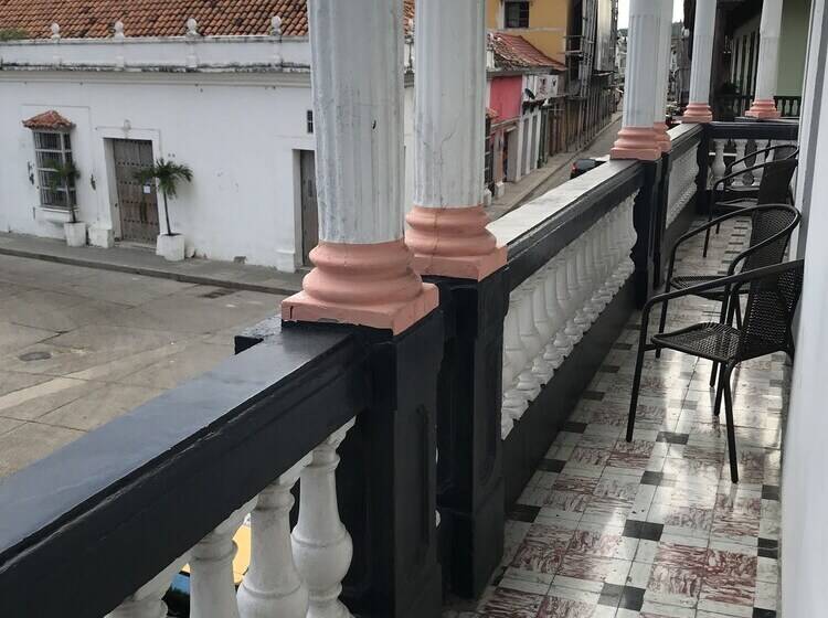 호스텔 Hostal 1811