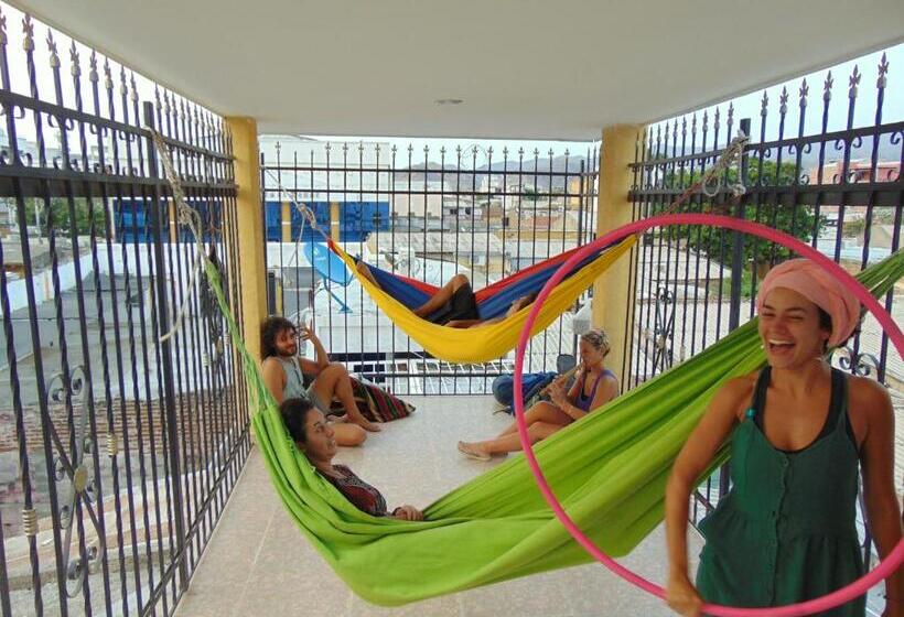 هاستل Hostal Santa Maria City