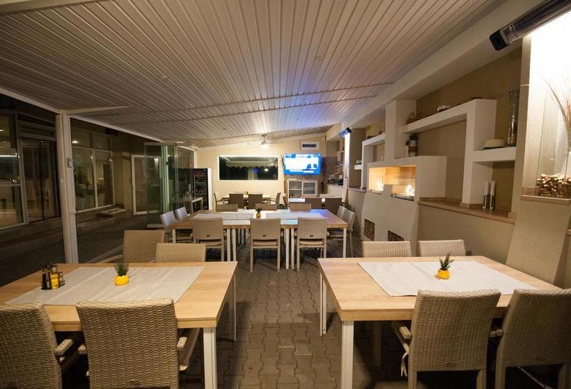 تختخواب و صبحانه Bruxelles Guesthouse Craiova