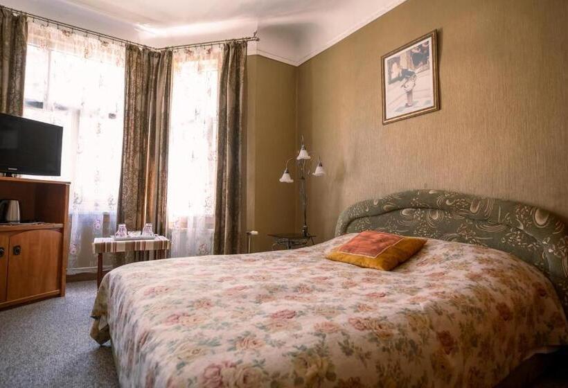 مسافرخانه City Center Kaķis B&b