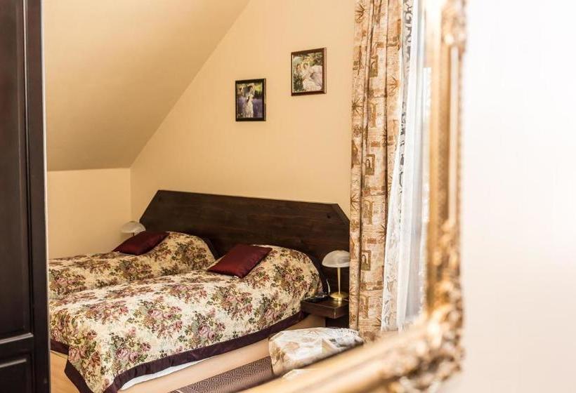 مسافرخانه City Center Kaķis B&b