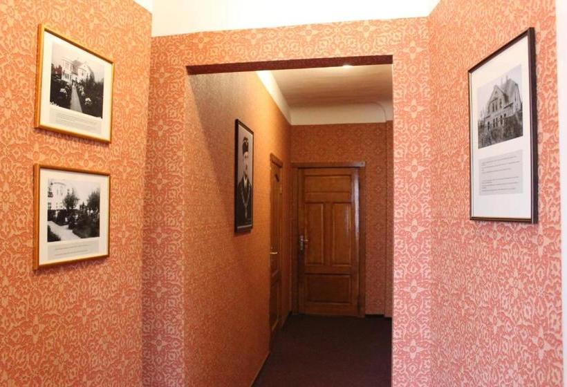 مسافرخانه City Center Kaķis B&b