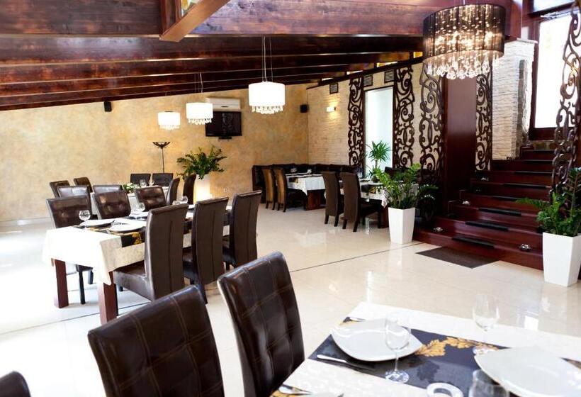 فندق Aramia