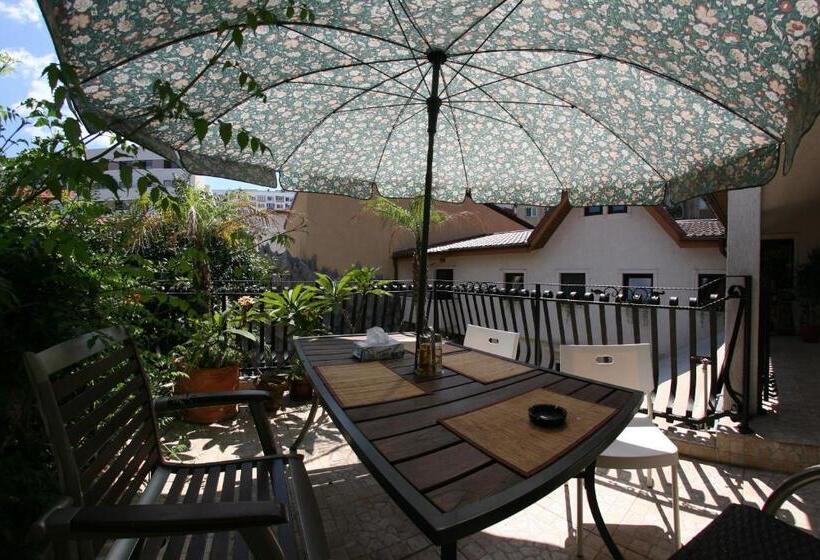 هتل City Garden Rooms And Apartments