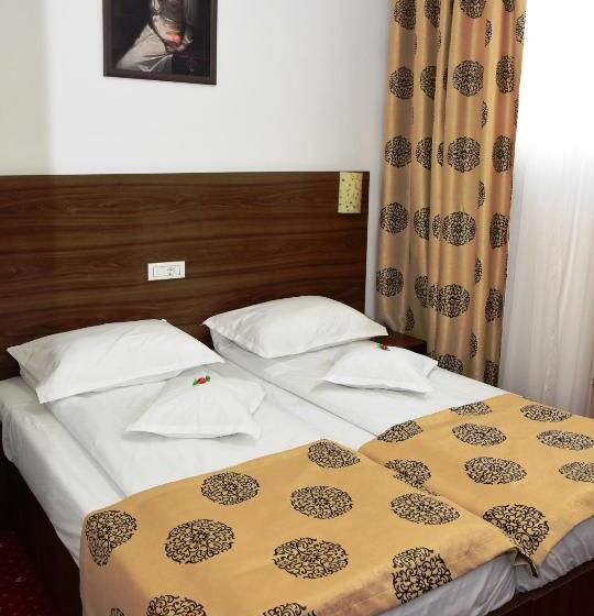 هتل Hostel Orhideea