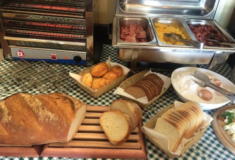 هتل Les Jardins Carol