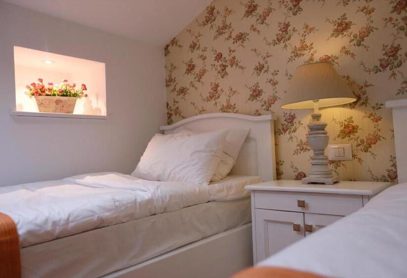 هتل Les Jardins Carol