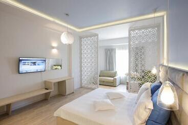 هتل Nautic Luxury Club