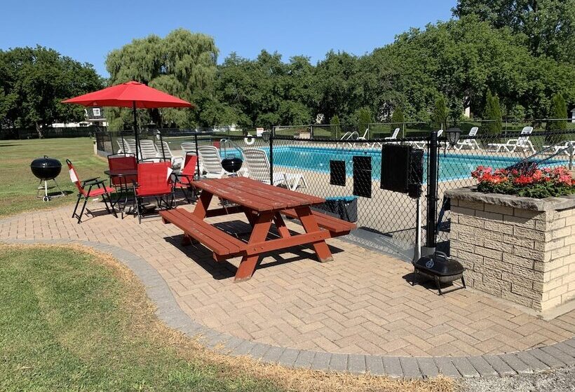 هتل Geneva Wells Inn