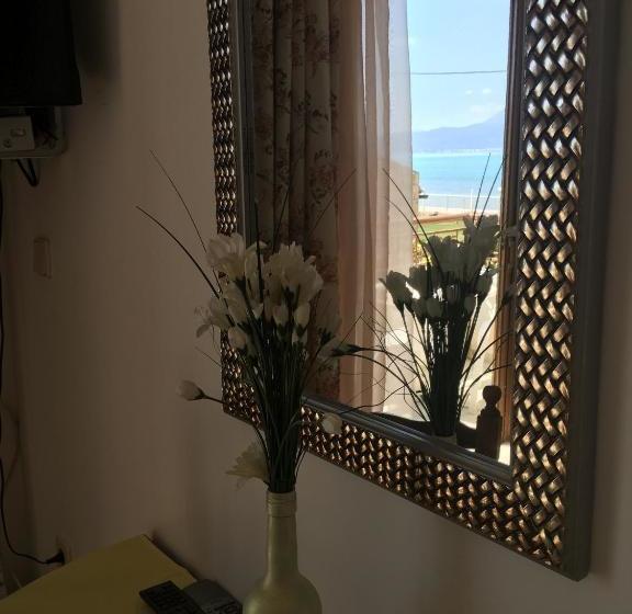 酒店 Chris Studios & Apartments