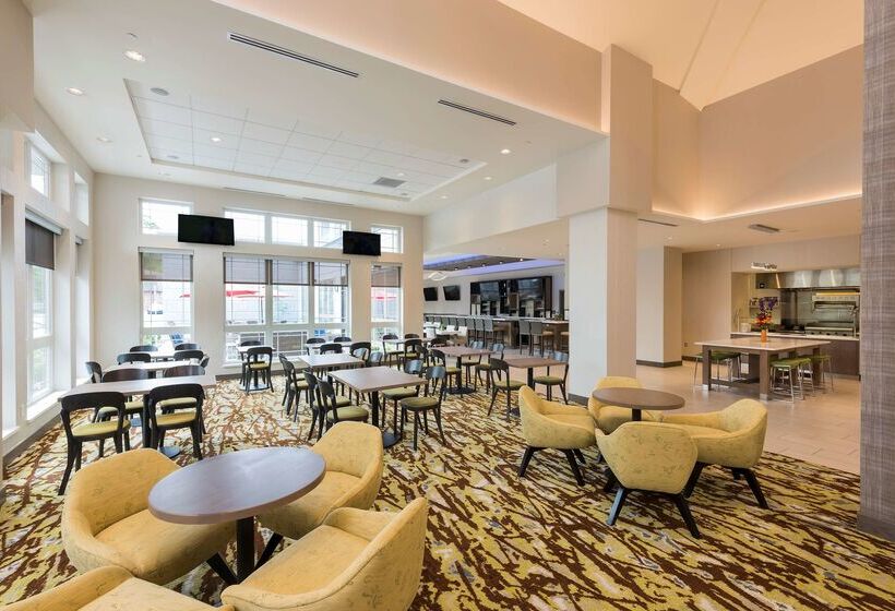 هتل Hilton Garden Inn Grand Rapids Airport