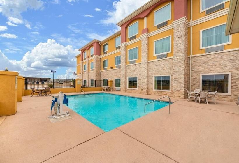 בית מלון כפרי Residency Suites