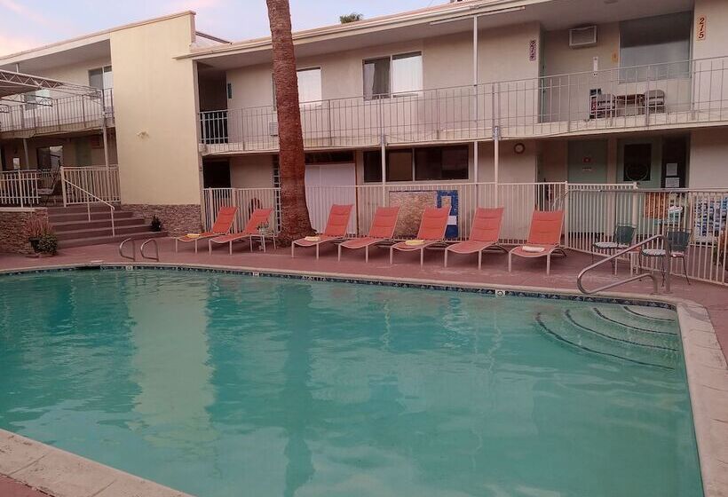هتل Sandpiper Springs Spa & Retreat