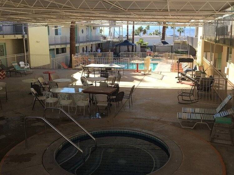 هتل Sandpiper Springs Spa & Retreat