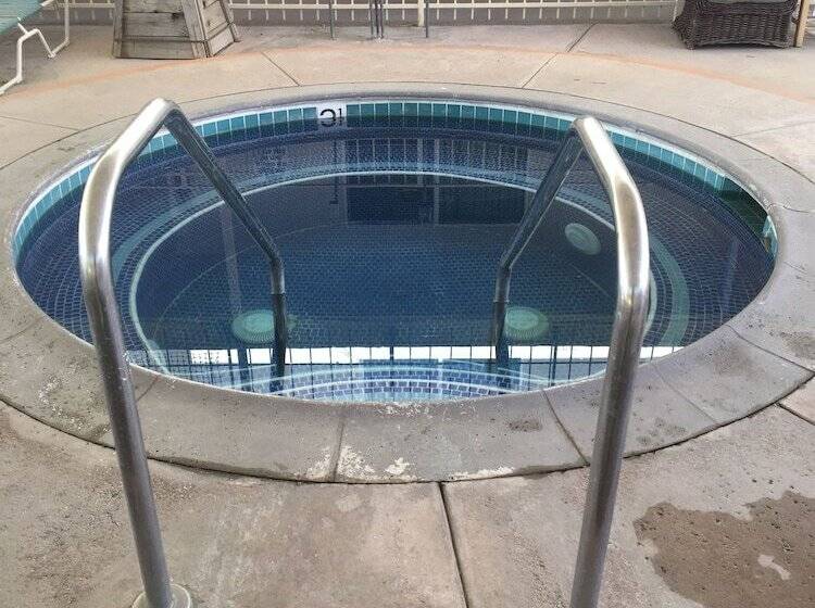 هتل Sandpiper Springs Spa & Retreat