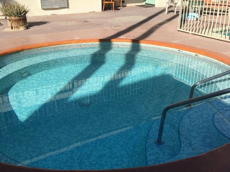 هتل Sandpiper Springs Spa & Retreat