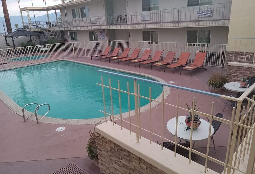 هتل Sandpiper Springs Spa & Retreat