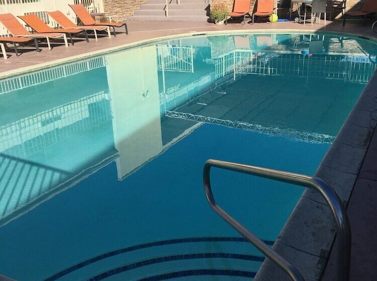 هتل Sandpiper Springs Spa & Retreat